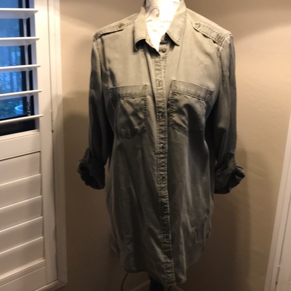 Express Tops - Express boyfriend shirt army green